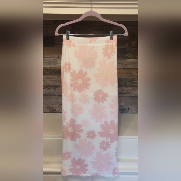 Le Lis Pink & White Floral Maxi Skirt With High Slit & Lining - Picture 12 of 13